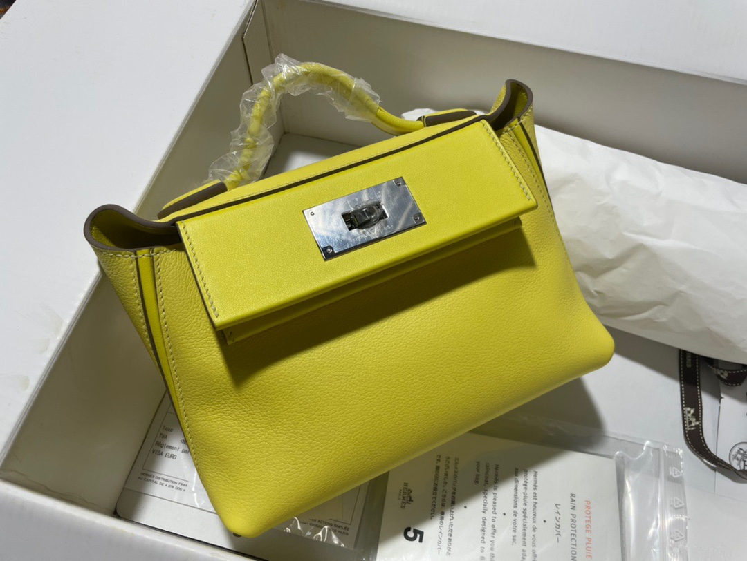 Hermes Kelly 2424 29cm Handbag in Yellow Clemence Leather 